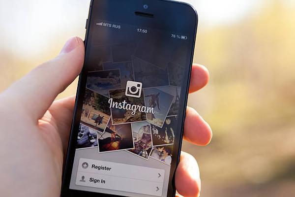 Insta-Connections Bridging the Virtual with the Authentic