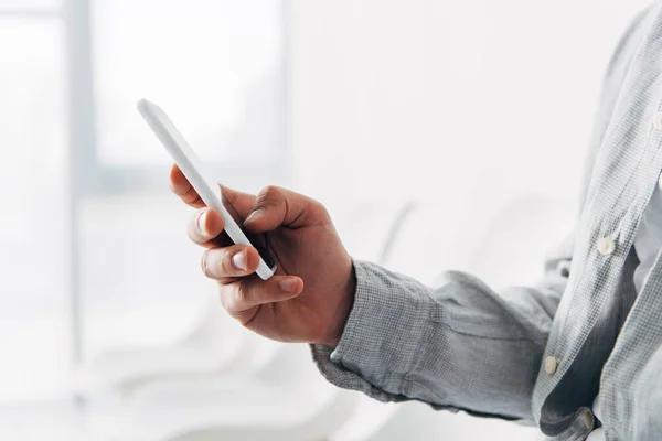 iOS vs. Android: Which Smartphone Operating System Is the Most Cost-Effective?